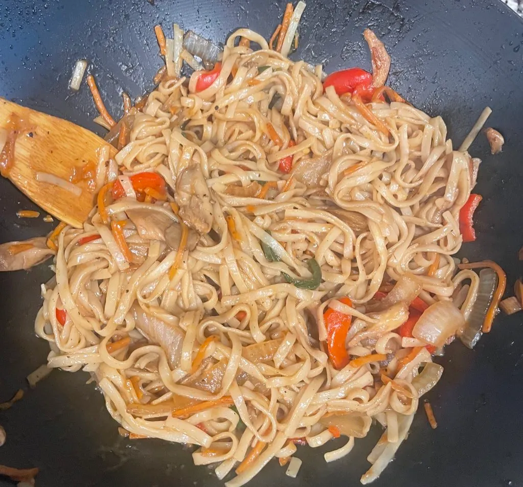 blue oyster mushroom lo mein